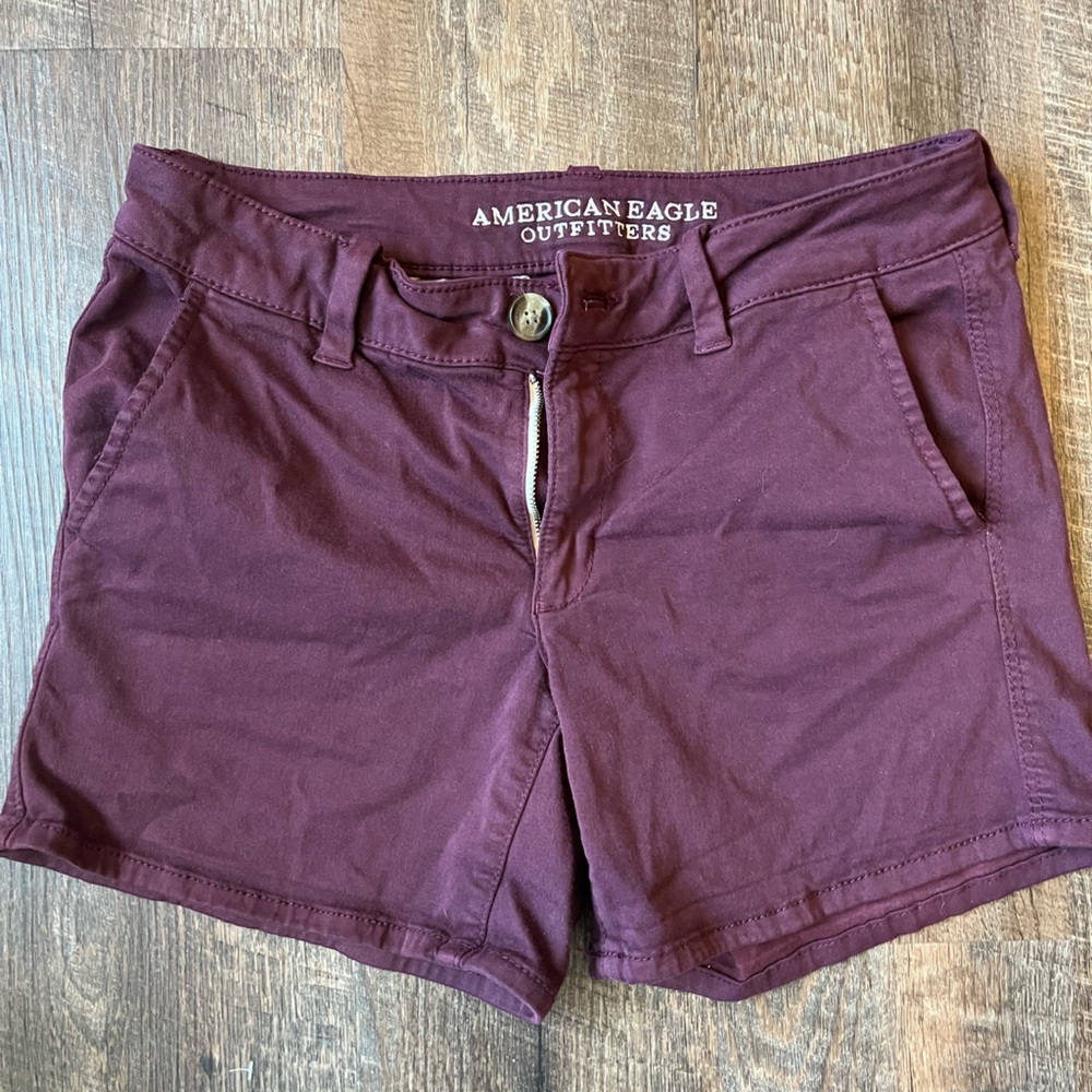 American eagle outfitters shorts size 6 in burgundy